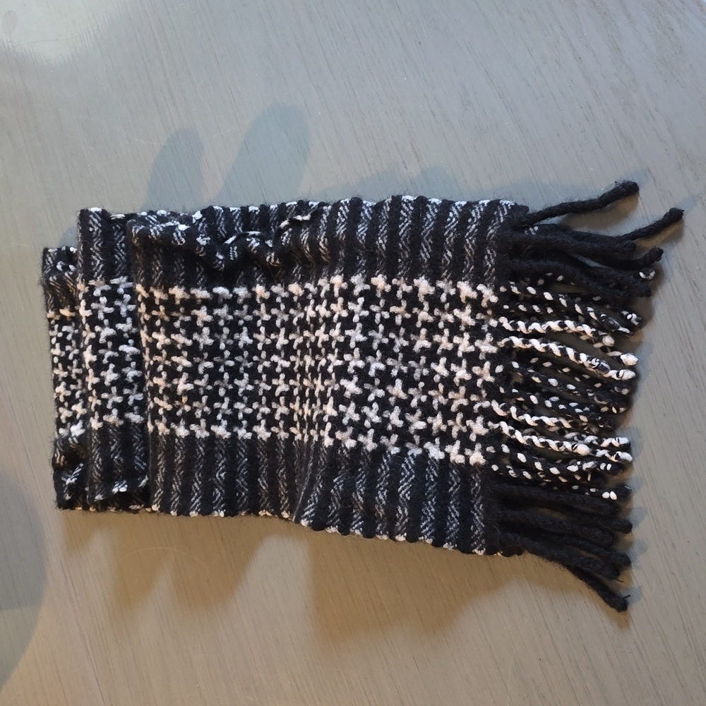 Charter Club Luxury 100% Cashmere Soft black/White Cozy Neutral Scarf